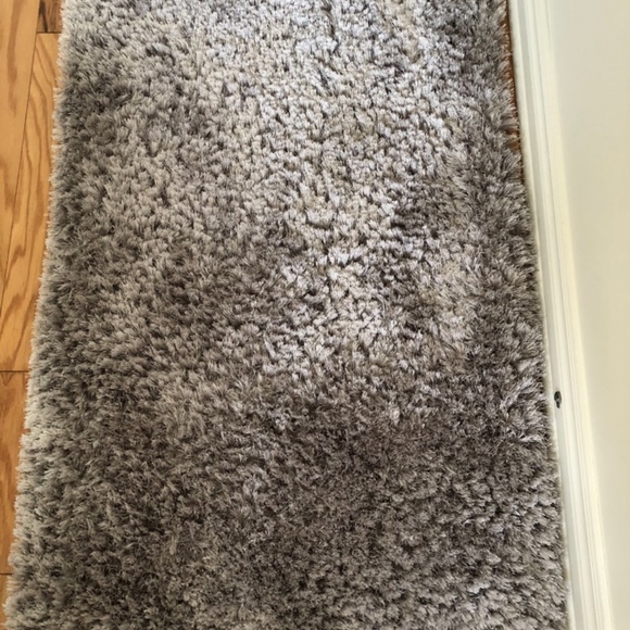 Grey shag rug! - Picture 2 of 2